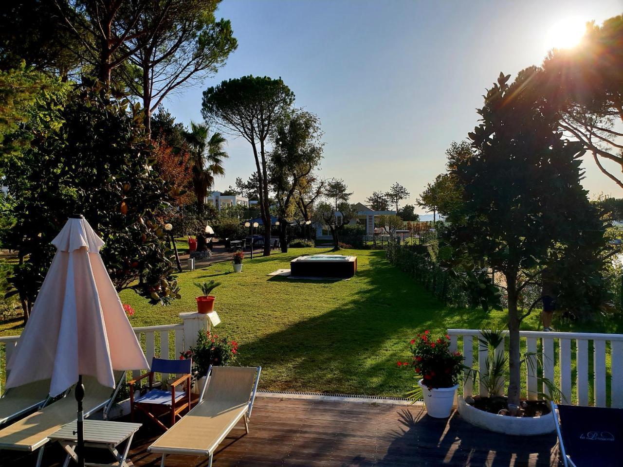 Hotel Villaggio La Pescaccia 2*